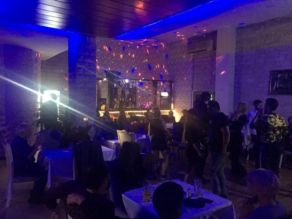 Vania Hotel Баку Экстерьер фото